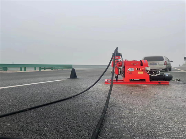 路南马路路基路面开裂下沉注浆加固灌浆