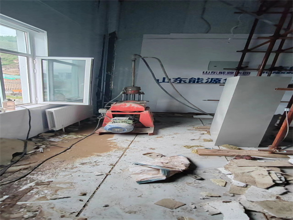 路南地基基础下沉墙体裂缝加固注浆顶升施工